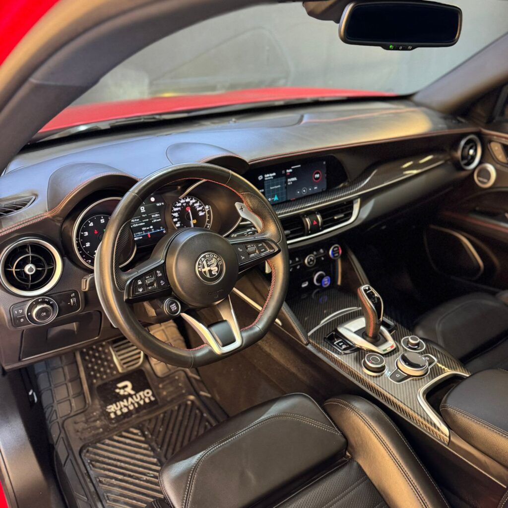 Alfa Romeo Stelvio Estrema año 2023 (CP0277)