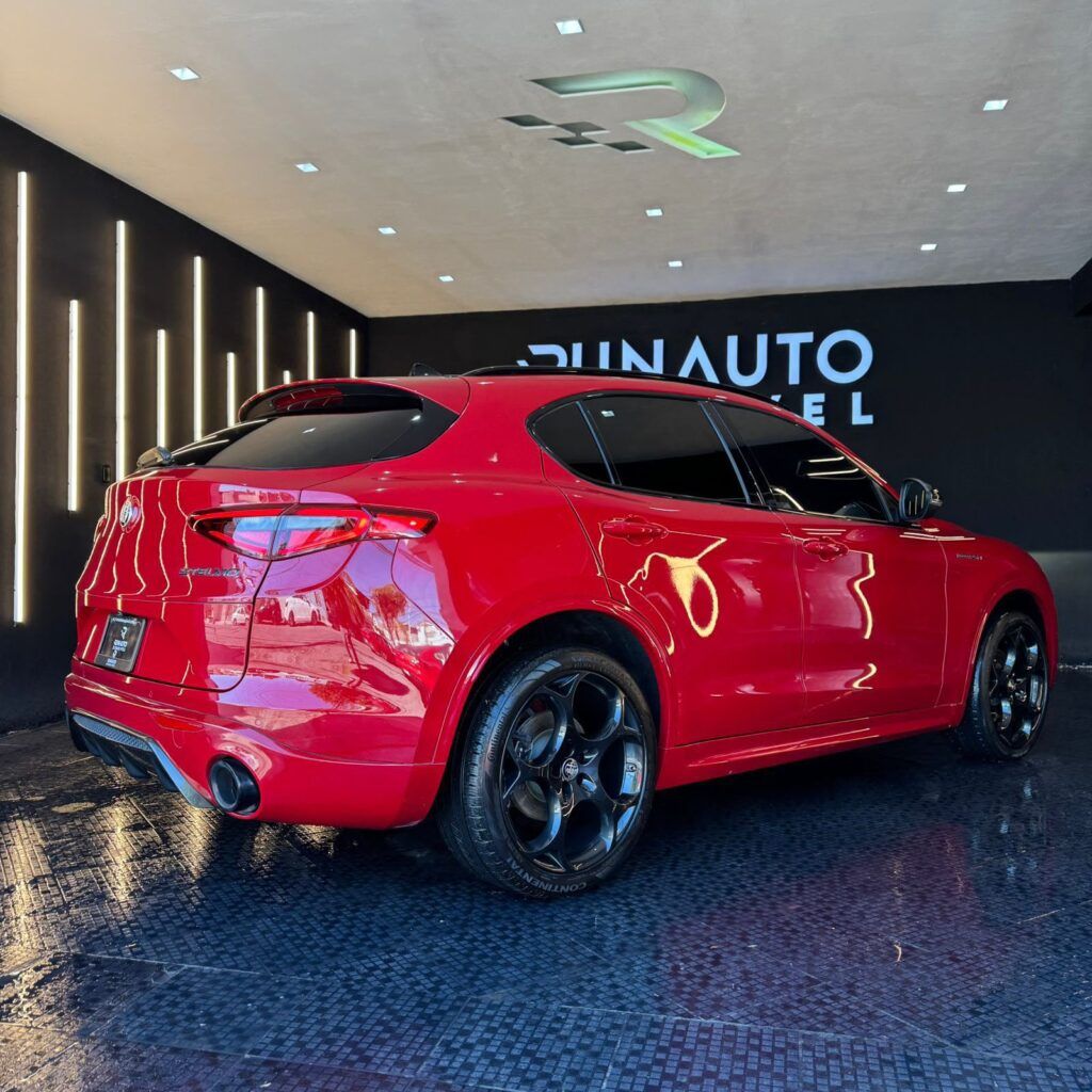 Alfa Romeo Stelvio Estrema año 2023 (CP0277)