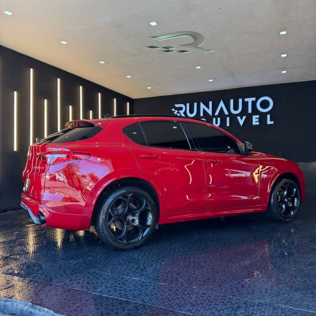 Alfa Romeo Stelvio Estrema año 2023 (CP0277)